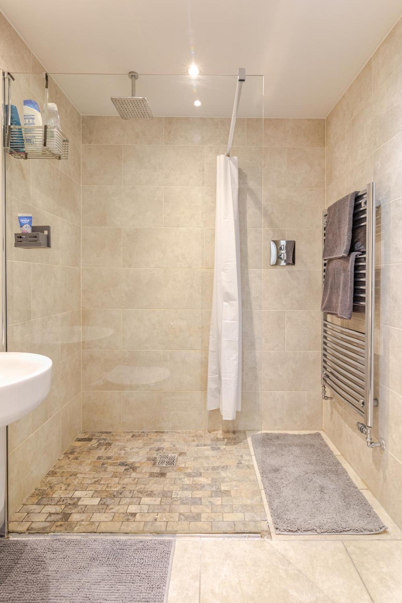 Large Double Room & Private Ensuite Bathroom, Badbury Park, Swindon, Near Great Western Hospital Dış mekan fotoğraf