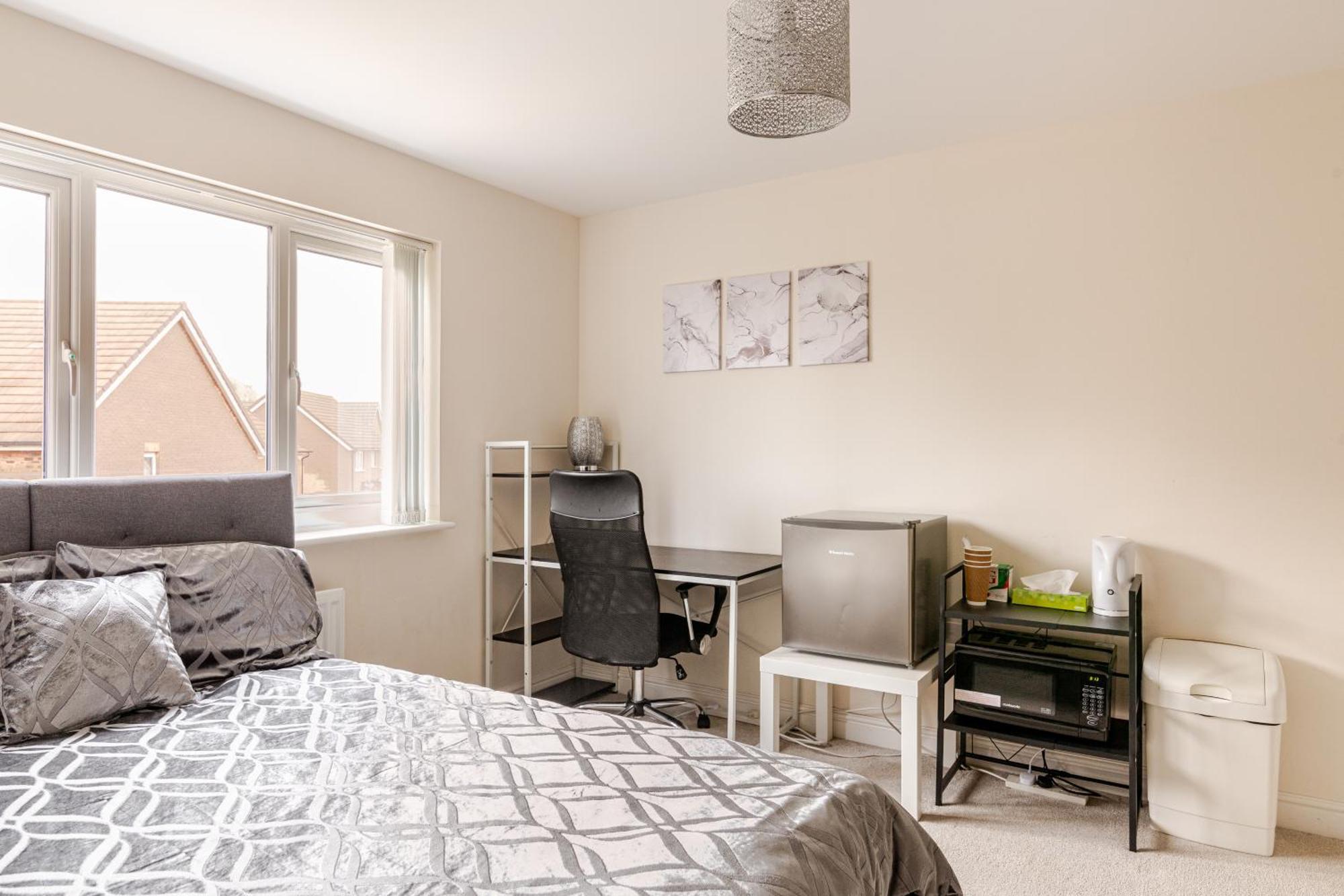 Large Double Room & Private Ensuite Bathroom, Badbury Park, Swindon, Near Great Western Hospital Dış mekan fotoğraf