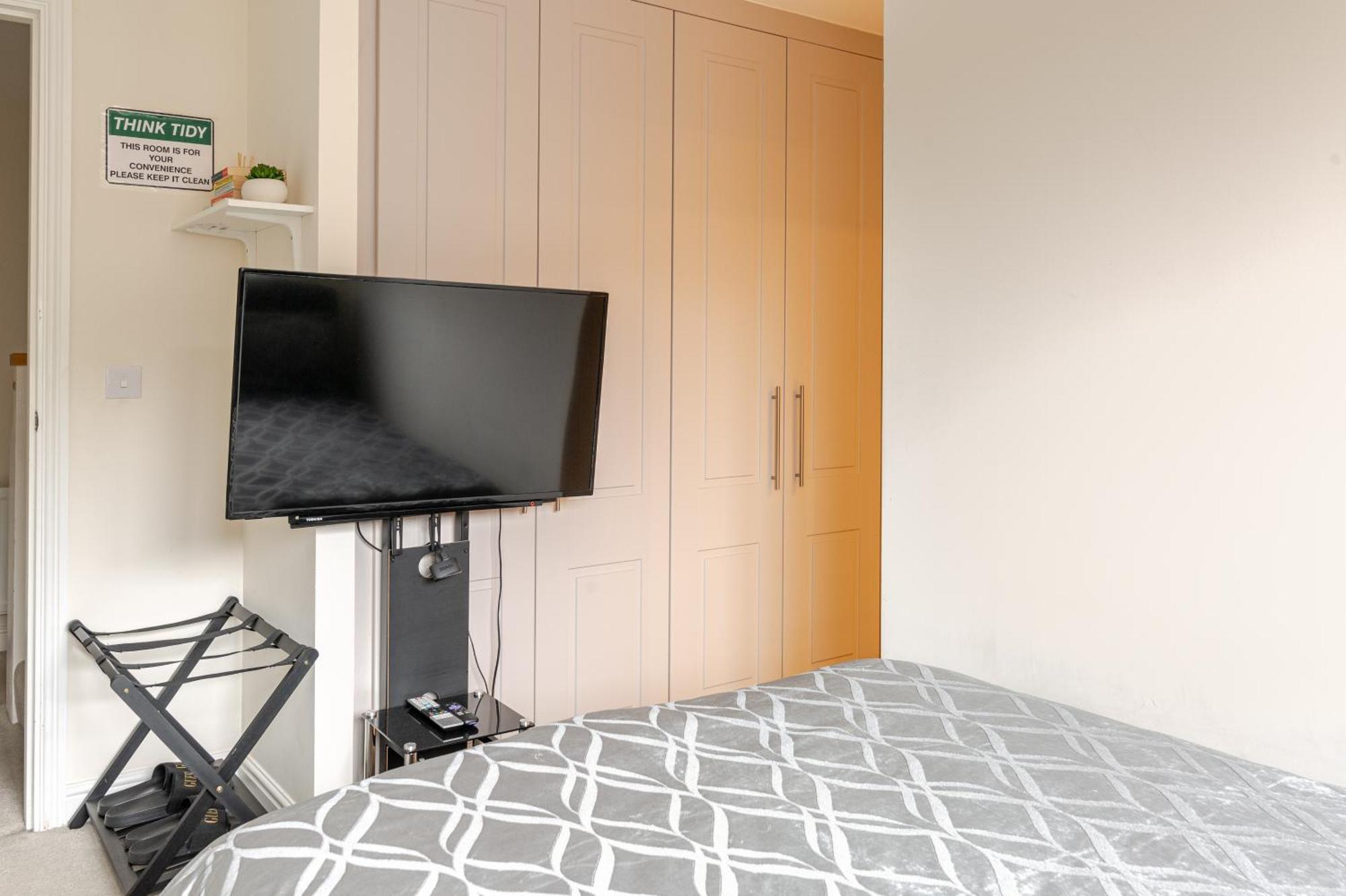 Large Double Room & Private Ensuite Bathroom, Badbury Park, Swindon, Near Great Western Hospital Dış mekan fotoğraf